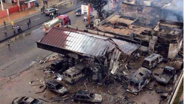 incendie station service à Accra au Ghana