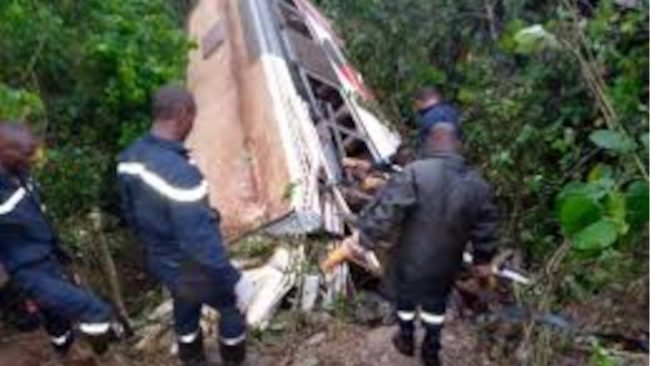 accident de bus de la compagnie avenir voyages sur l'axe foumban-bagangté